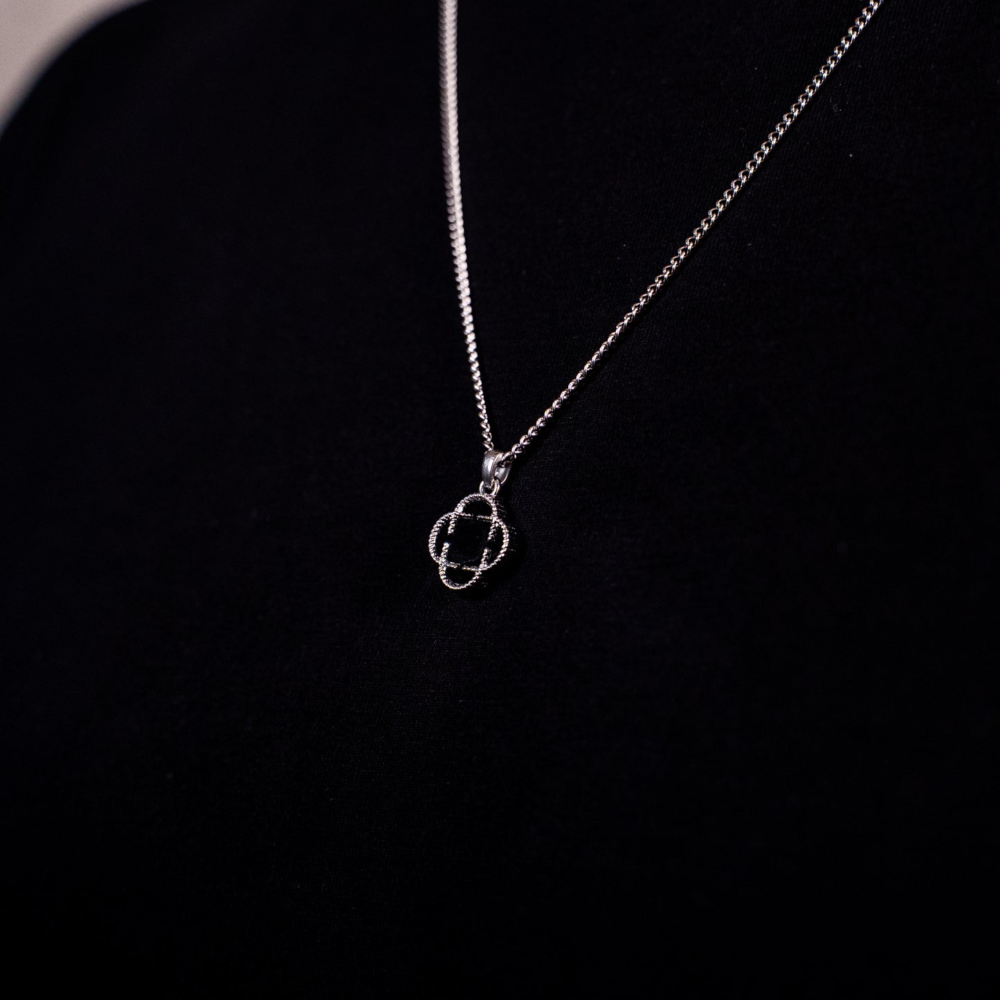 COLGANTE TREBOL BLACK