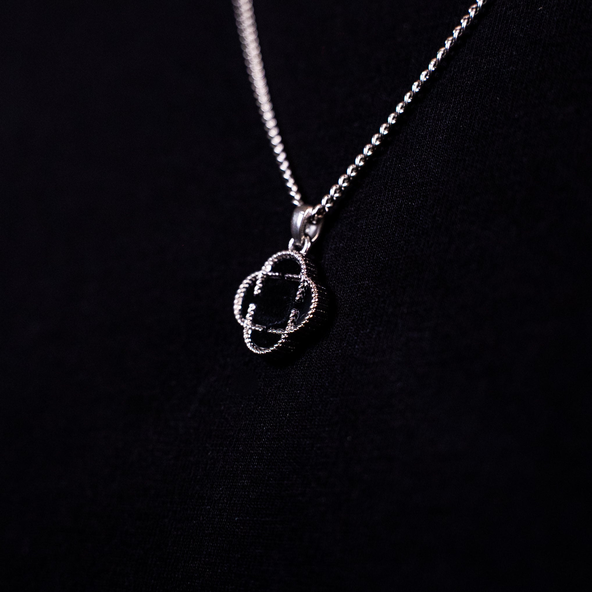 COLGANTE TREBOL BLACK