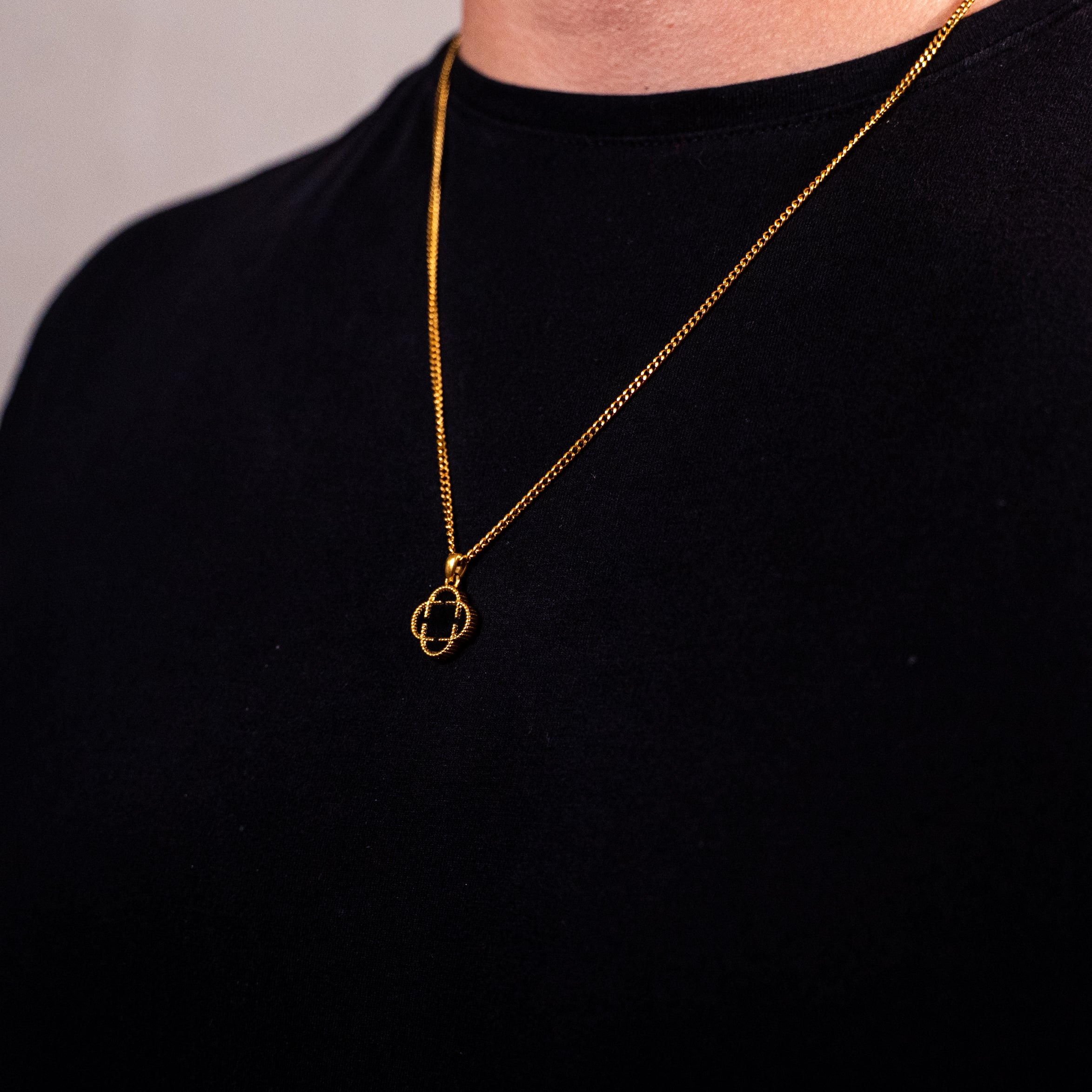 COLGANTE TREBOL BLACK GOLD