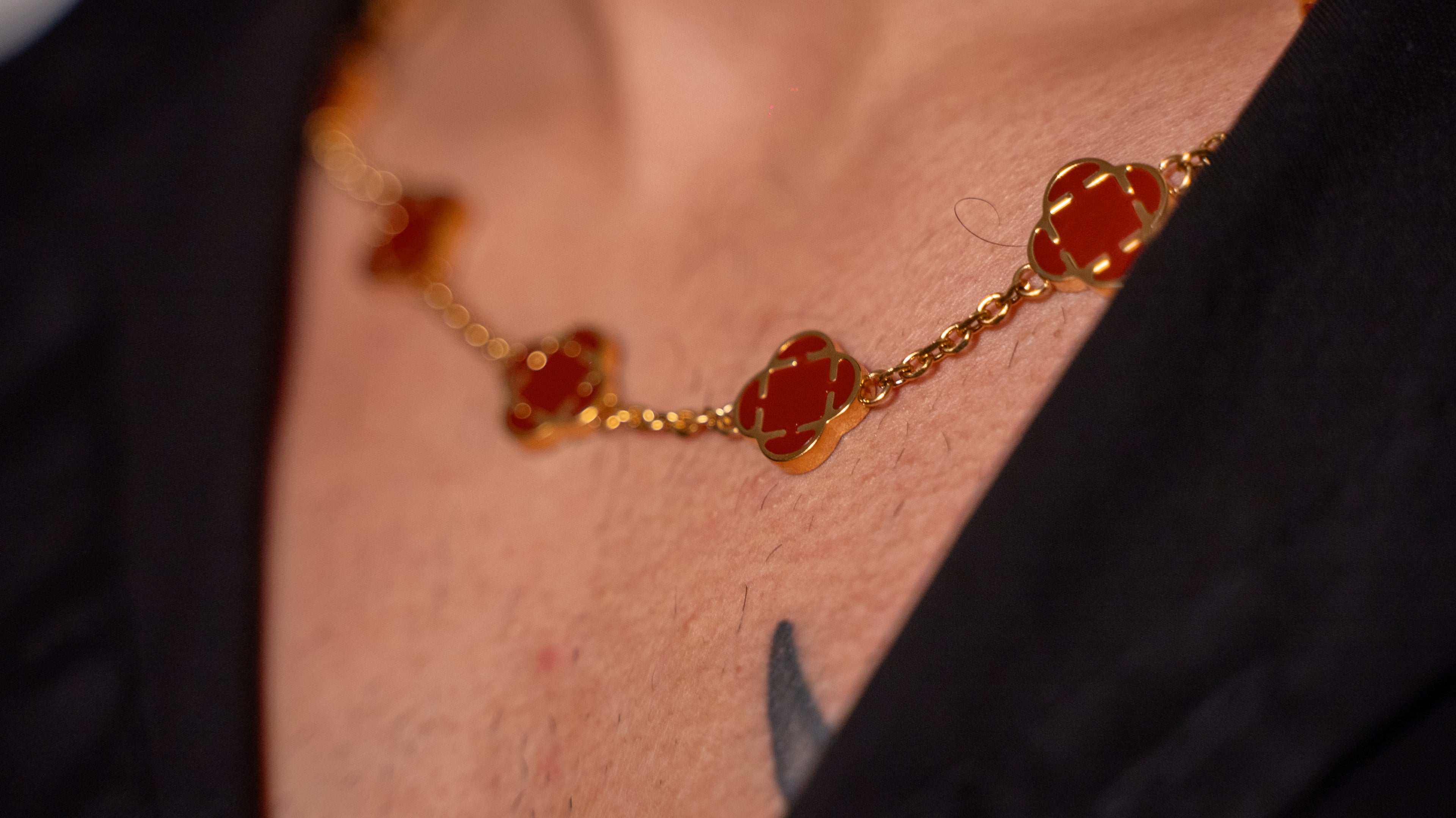 COLLAR TREBOL RED