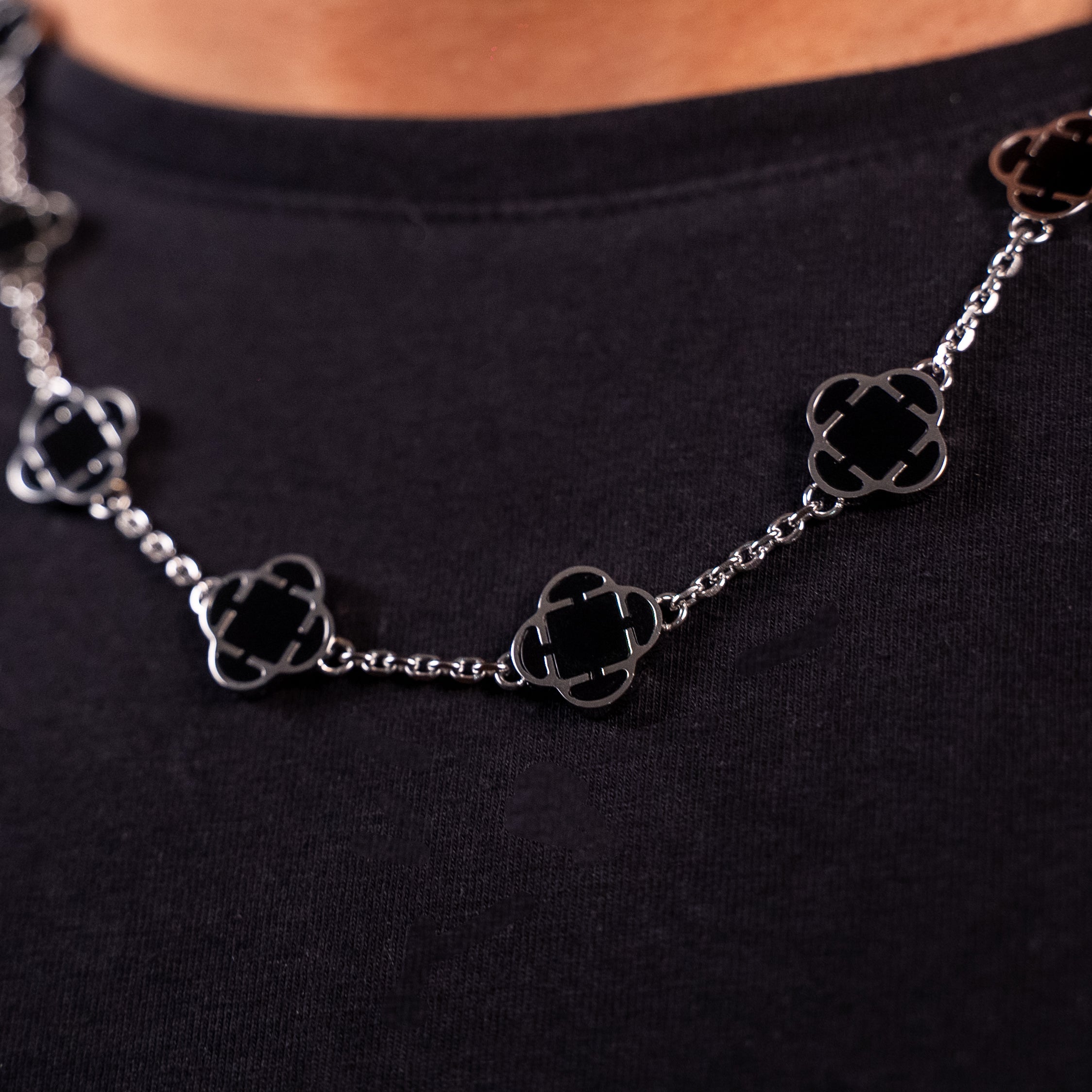 COLLAR TREBOL BLACK