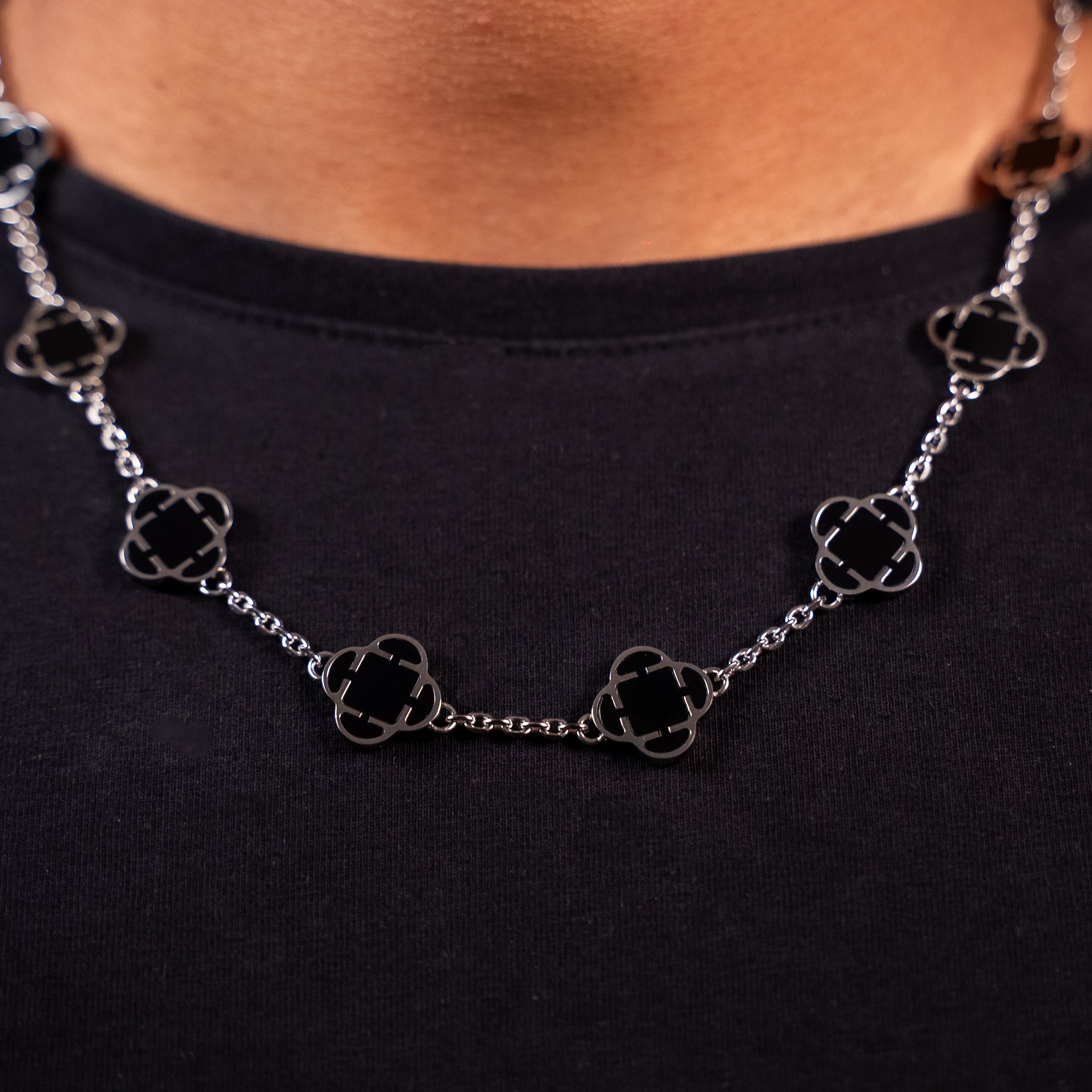 COLLAR TREBOL BLACK