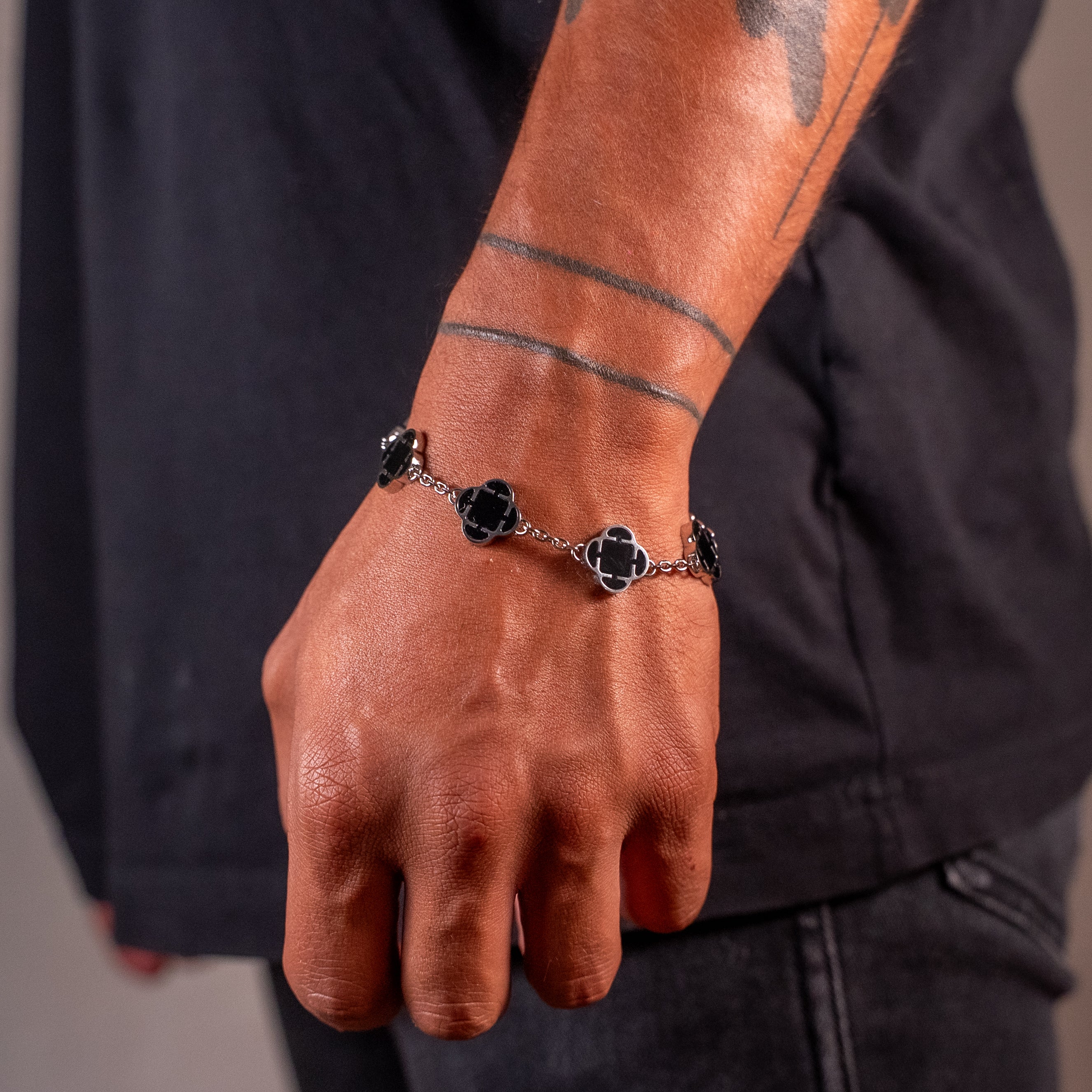 PULSERA TREBOL BLACK
