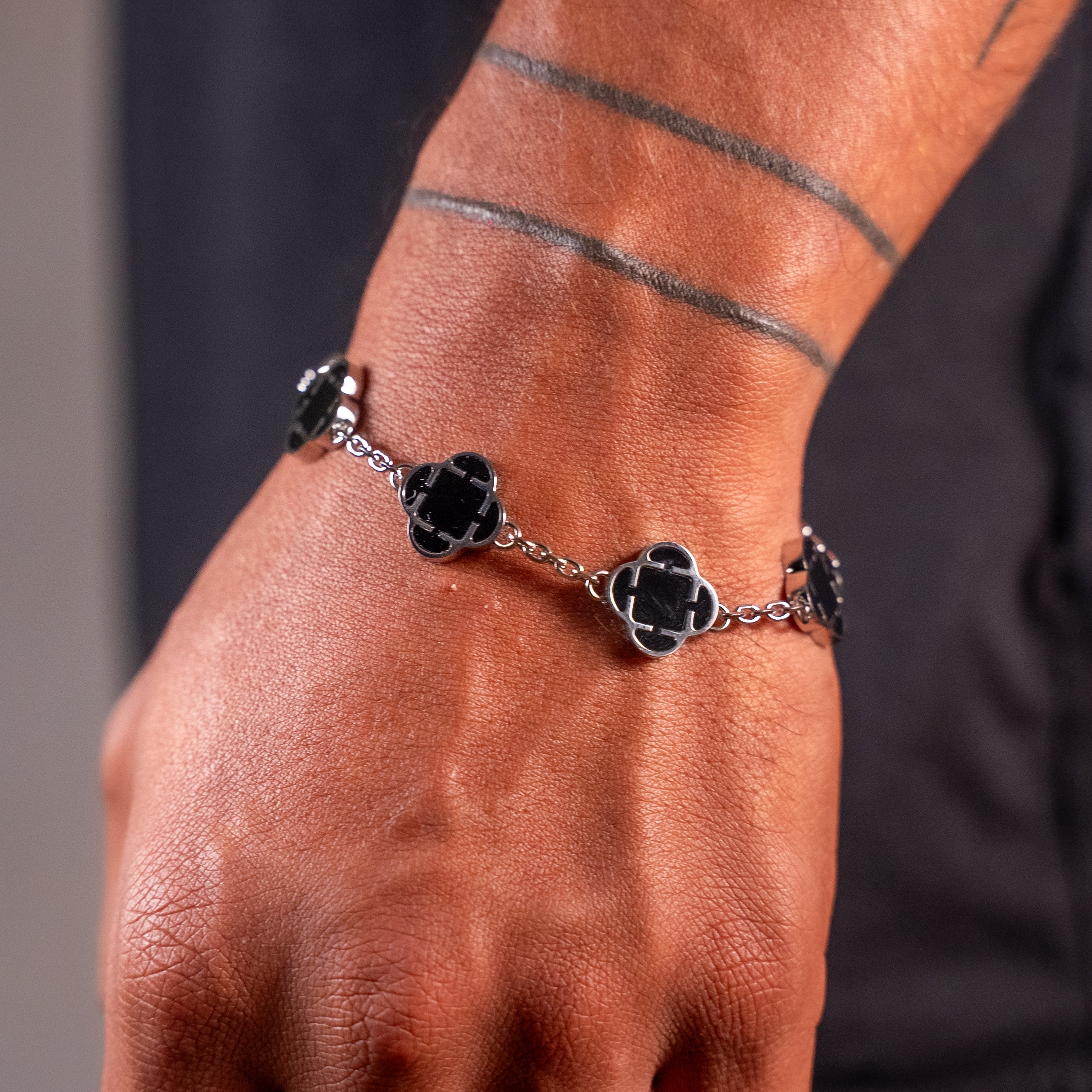 PULSERA TREBOL BLACK