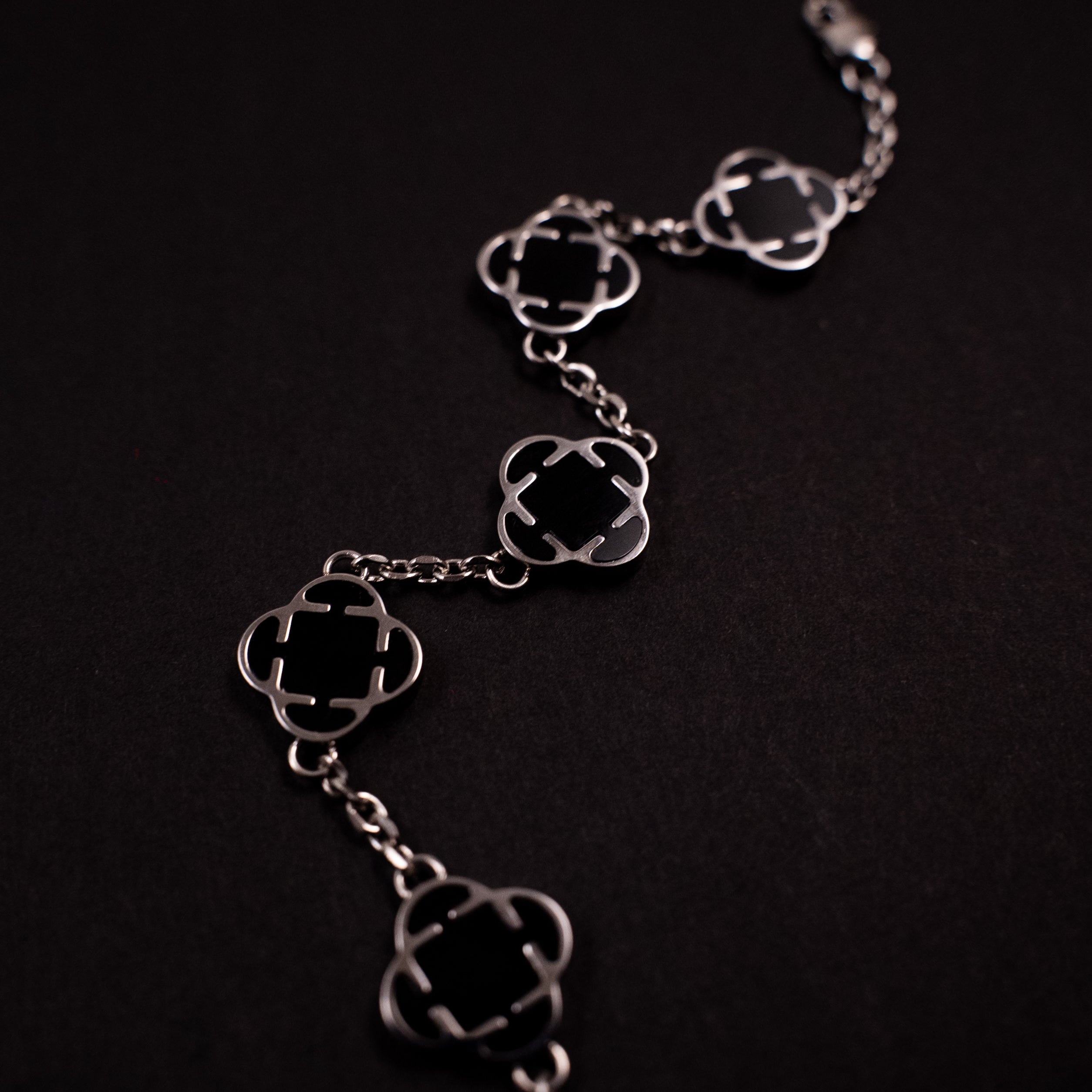 PULSERA TREBOL BLACK
